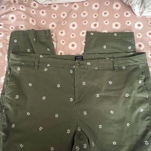 J. CREW GREEN DAISY PRINT HIGH-RISE GIRLFRIEND CHINO PANTS SZ 22